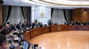 الحكومة تقرر إلغاء الموعد المحدد لإغلاق المحلات والمقاهي في الحادية عشرة مساءً